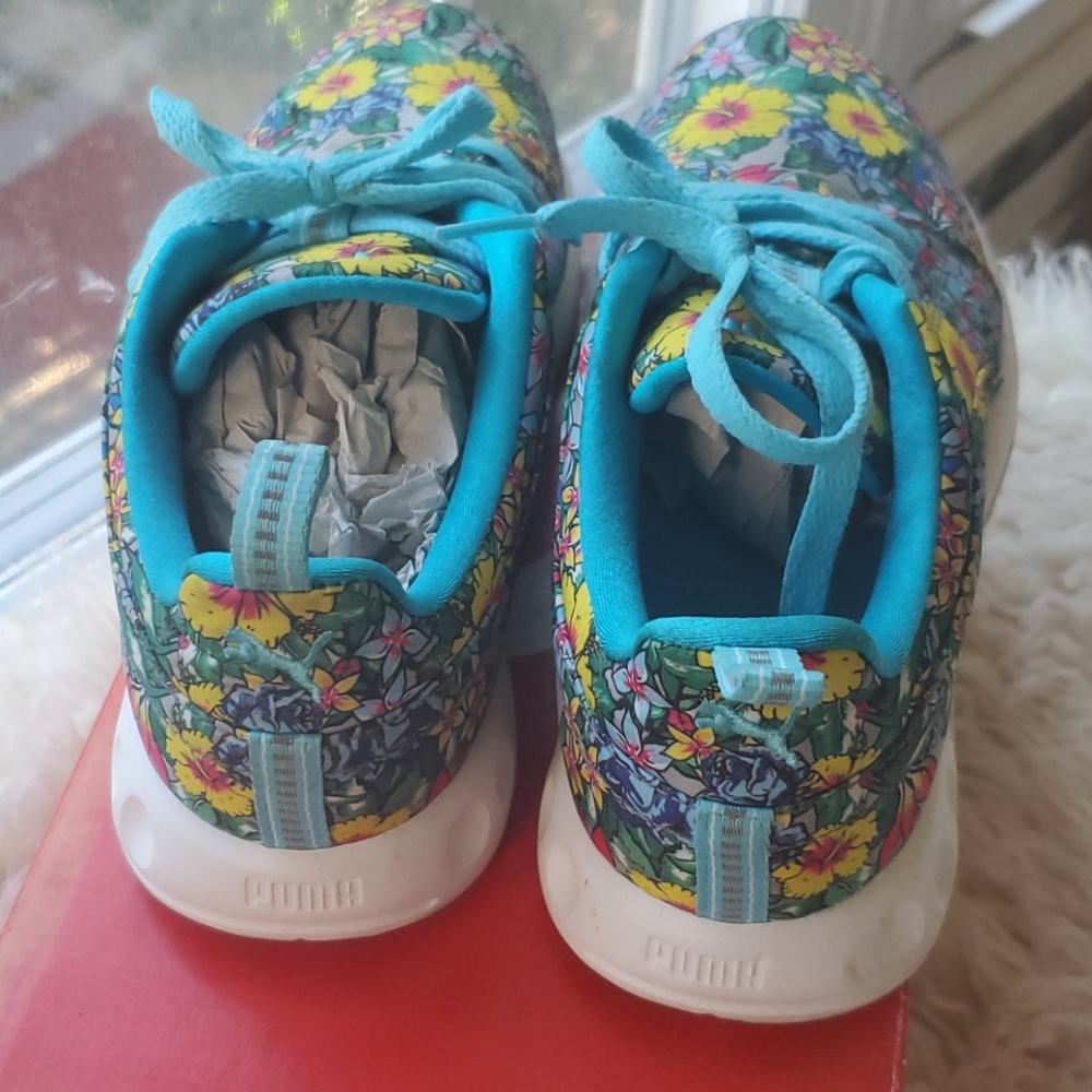 Floral color Pumas size 8.5 - Picture 3 of 4